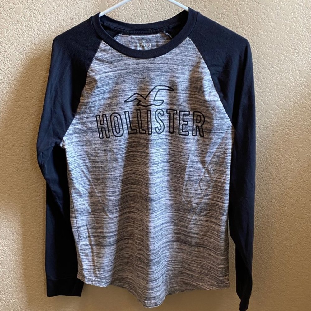 Hollister Grey with black sleeve shirt, Men's Small